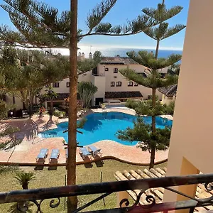 https://apartamentos-el-toro.es-andalucia.com