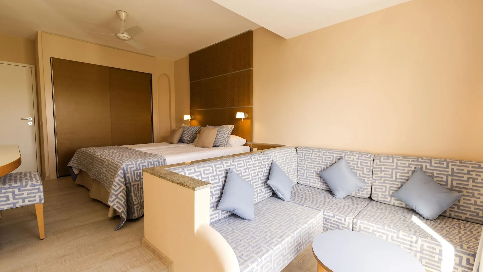 Hotel Robinson Esquinzo Playa Pájara 4*,